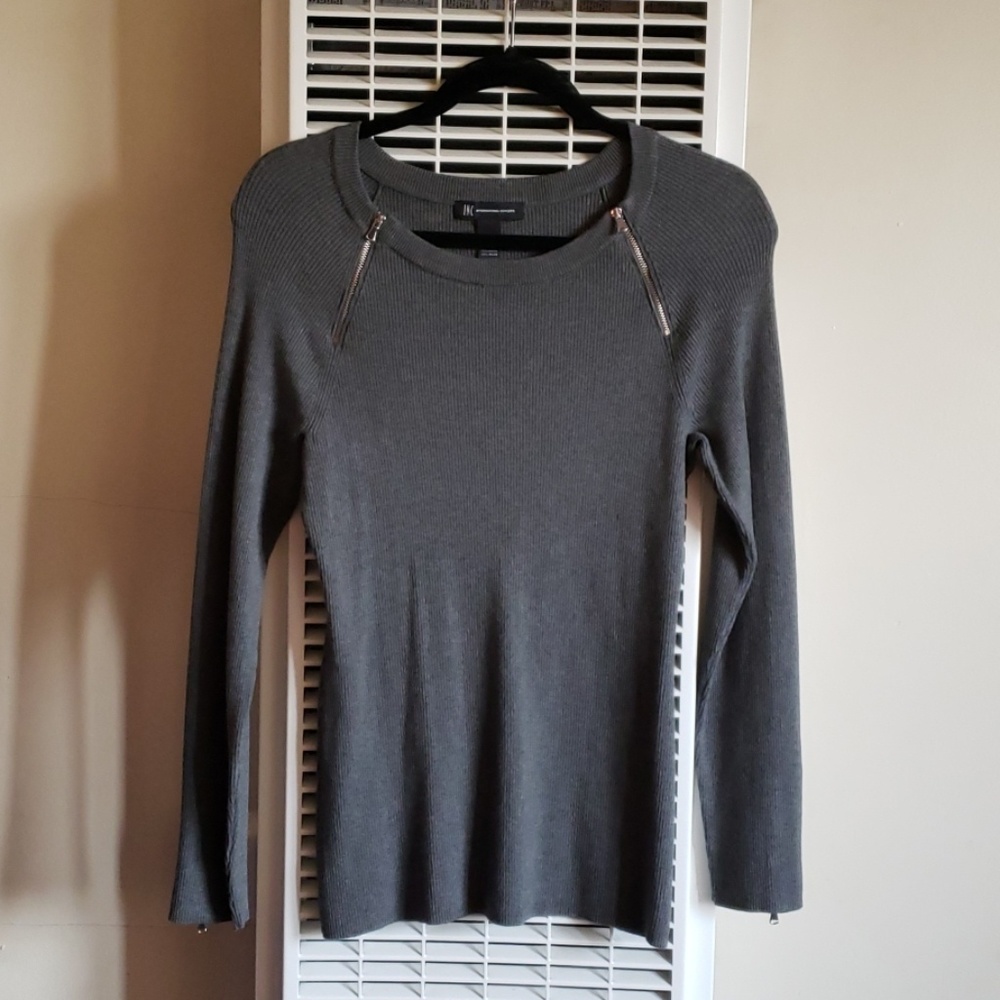 NWOT INC Gray Ribbed Knit sweater with Zippers